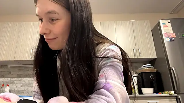 LaraDraggoo online show from March 10, 2026, 7:51 pm