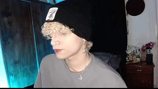 Lucke Ccollins online show from April 1, 2026, 12:24 am