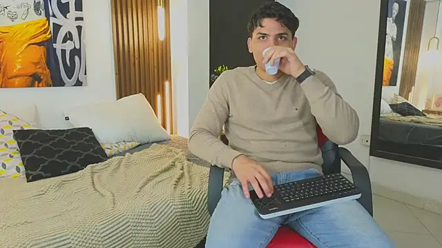 MrAdonis  online show from April 22, 2026, 12:34 pm