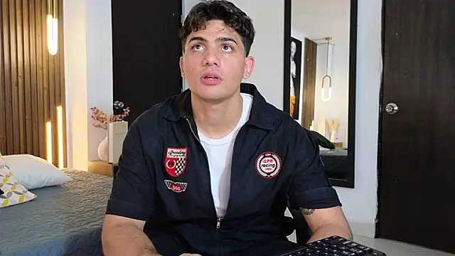 MrAdonis  online show from April 4, 2026, 6:58 pm