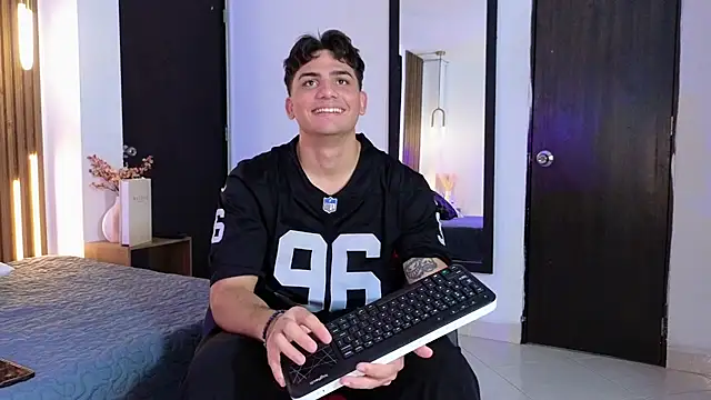 MrAdonis  online show from April 3, 2026, 7:09 pm