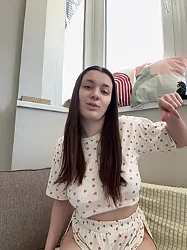 HotCherry18 online show from April 16, 2026, 9:43 am