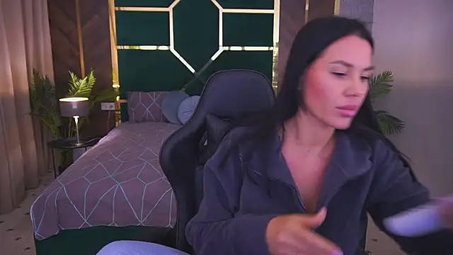 Casey Min online show from March 25, 2026, 7:41 am