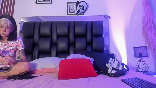 dalhia and hades online show from April 10, 2026, 12:34 pm