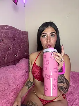 Snapshot of Charlothe1 chatting on April 7, 2026, 11:06 pm Charlothe1 online show from April 7, 2026, 11:06 pm