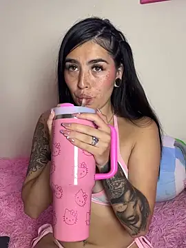 Snapshot of Charlothe1 chatting on April 13, 2026, 1:42 am Charlothe1 online show from April 13, 2026, 1:42 am