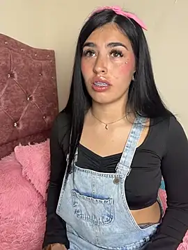 Snapshot of Charlothe1 chatting on April 11, 2026, 12:51 am Charlothe1 online show from April 11, 2026, 12:51 am