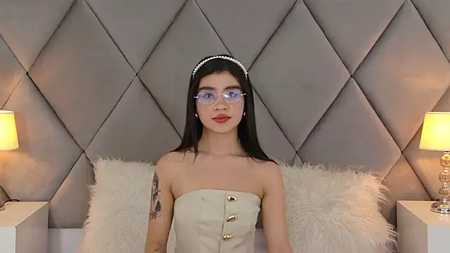 Snapshot of OliviaDiaz chatting on May 17, 2026, 8:09 pm OliviaDiaz online show from May 17, 2026, 8:09 pm