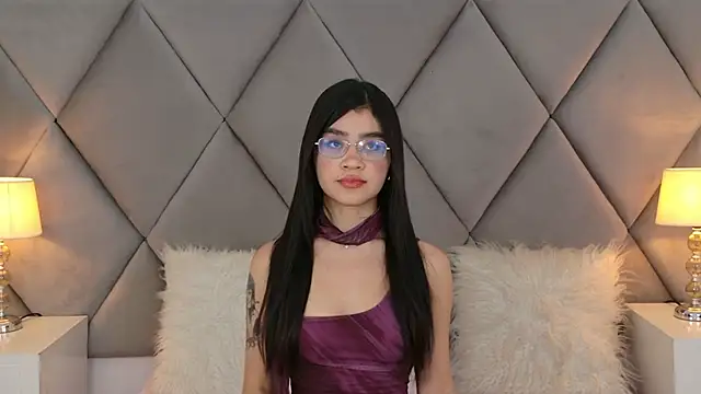 Snapshot of OliviaDiaz chatting on May 18, 2026, 8:02 pm OliviaDiaz online show from May 18, 2026, 8:02 pm