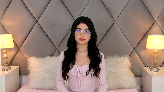 Snapshot of OliviaDiaz chatting on May 27, 2026, 1:57 am OliviaDiaz online show from May 27, 2026, 1:57 am