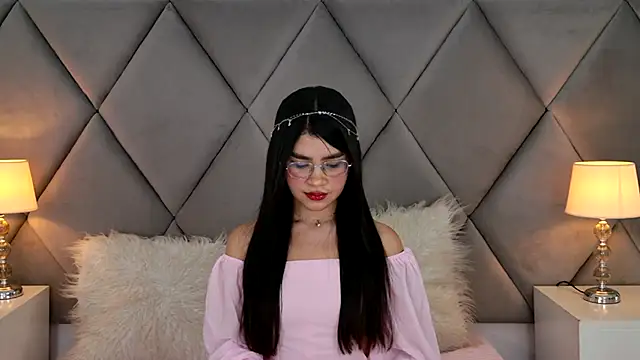 Snapshot of OliviaDiaz chatting on June 7, 2026, 8:25 pm OliviaDiaz online show from June 7, 2026, 8:25 pm
