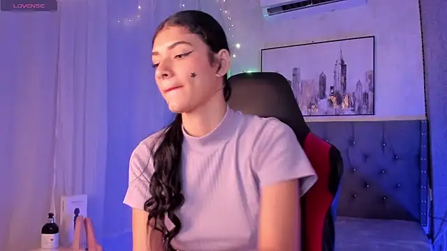 Snapshot of karolina_vince chatting on April 15, 2026, 7:58 pm karolina vince online show from April 15, 2026, 7:58 pm