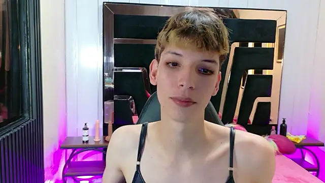 Stefany PiInk online show from March 19, 2026, 12:38 pm