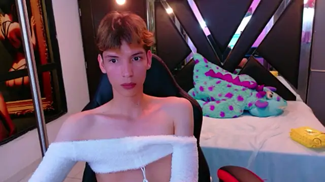 Stefany PiInk online show from April 7, 2026, 12:56 am