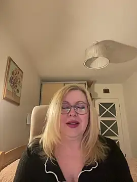 JanieLight53 online show from April 10, 2026, 7:43 pm