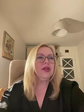 JanieLight53 online show from April 15, 2026, 11:16 pm