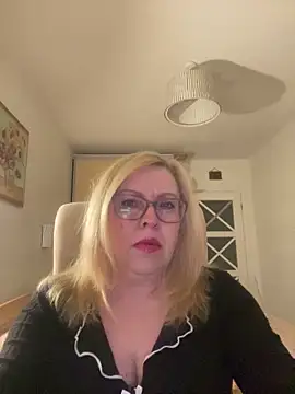 JanieLight53 online show from April 9, 2026, 6:47 pm