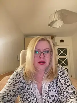 JanieLight53 online show from May 28, 2026, 10:59 pm