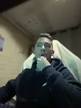 Cr1sXPorn online show from April 23, 2026, 12:39 am