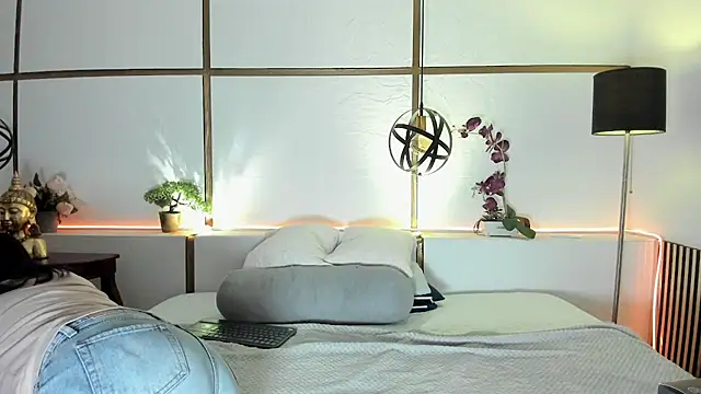 BrendaCantorel online show from April 21, 2026, 11:50 am