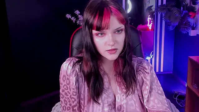 EsterTwilight online show from June 16, 2026, 4:07 pm
