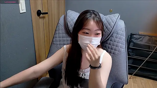 Berry Chuu online show from April 9, 2026, 10:21 am