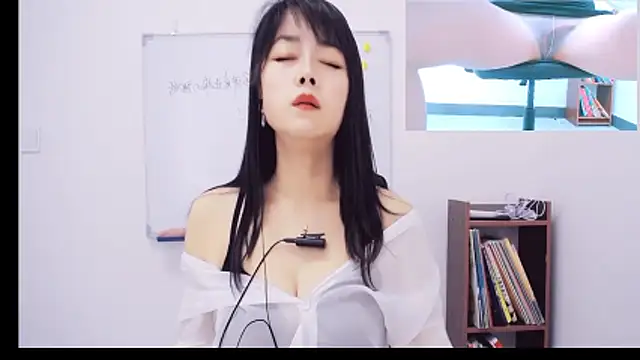 Snapshot of only-01 chatting on April 6, 2026, 7:09 am only-01 online show from April 6, 2026, 7:09 am