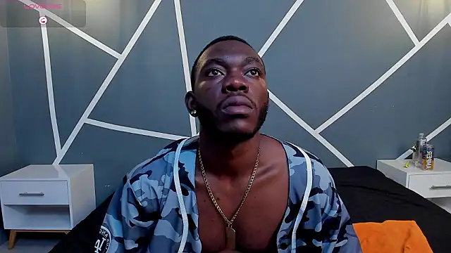 Snapshot of Oliver_Laurent_ chatting on March 11, 2026, 11:43 pm Oliver Laurent online show from March 11, 2026, 11:43 pm