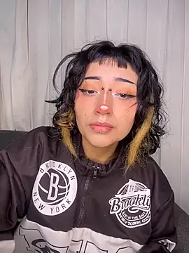 Snapshot of baby_akuma chatting on March 18, 2026, 2:58 am baby akuma online show from March 18, 2026, 2:58 am