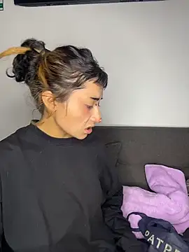 Snapshot of baby_akuma chatting on March 25, 2026, 3:17 am baby akuma online show from March 25, 2026, 3:17 am