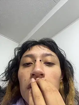 Snapshot of baby_akuma chatting on April 14, 2026, 3:33 am baby akuma online show from April 14, 2026, 3:33 am