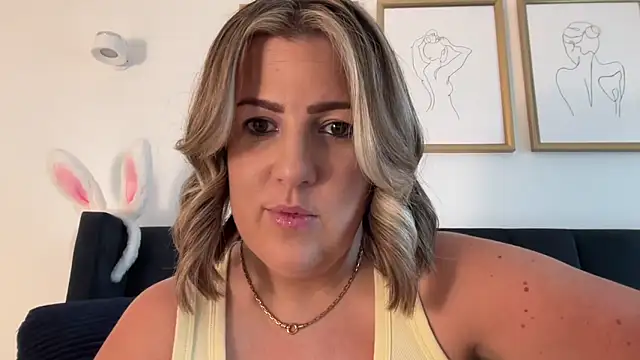 Snapshot of annabellewarick chatting on June 1, 2026, 3:11 pm annabellewarick online show from June 1, 2026, 3:11 pm