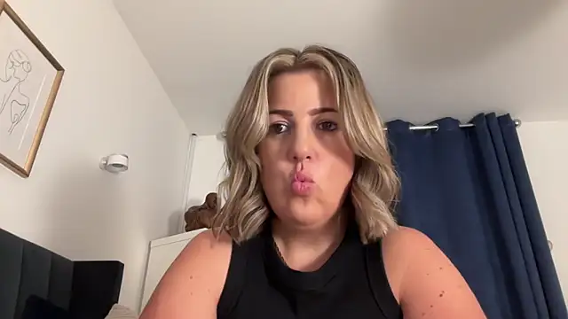 Snapshot of annabellewarick chatting on May 25, 2026, 8:51 pm annabellewarick online show from May 25, 2026, 8:51 pm