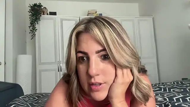 Snapshot of annabellewarick chatting on June 15, 2026, 3:44 pm annabellewarick online show from June 15, 2026, 3:44 pm