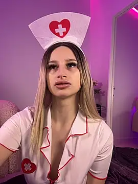 ScarletFlameee online show from April 18, 2026, 5:32 am