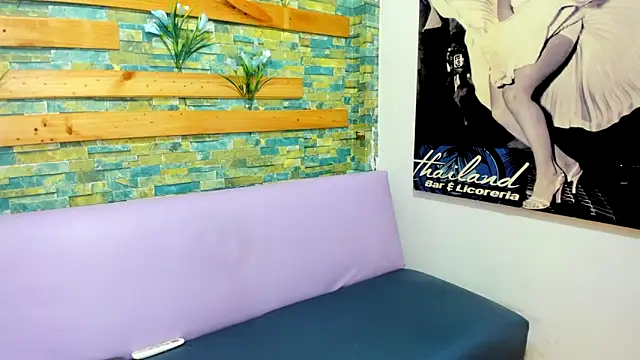 Snapshot of Hot_blowjobs_ chatting on March 28, 2026, 8:32 pm Hot blowjobs online show from March 28, 2026, 8:32 pm