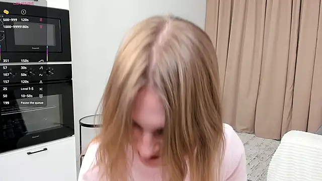 ErinnPieloch online show from March 25, 2026, 8:52 pm