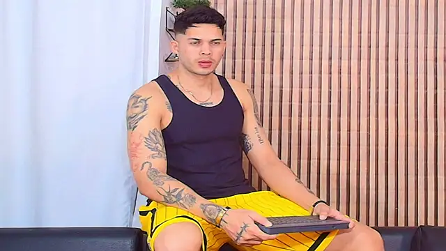 Snapshot of johan_speitzer chatting on April 11, 2026, 12:18 am johan speitzer online show from April 11, 2026, 12:18 am