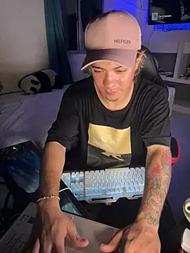 AngelLatinBoy online show from April 7, 2026, 2:35 am