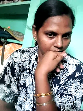 Snapshot of Riyana2026 chatting on June 4, 2026, 8:19 am Riyana2026 online show from June 4, 2026, 8:19 am