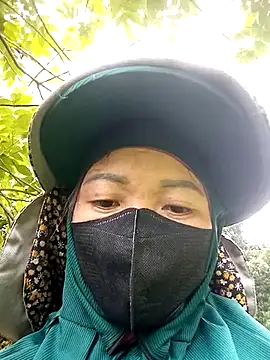 Bling-pusy online show from July 12, 2026, 5:52 am