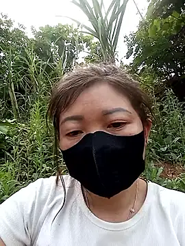 Bling-pusy online show from April 9, 2026, 7:14 am