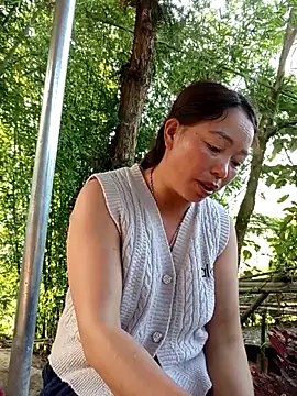Yellow-pink online show from June 3, 2026, 9:10 am