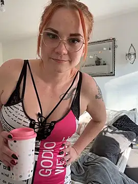 Fiebie licious  online show from April 14, 2026, 4:34 pm