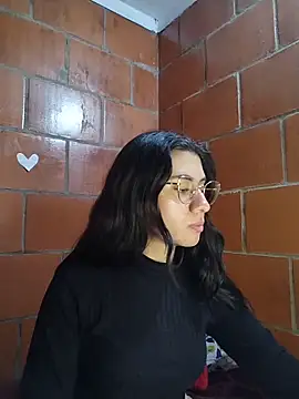 Amanda x1 online show from April 10, 2026, 7:54 pm