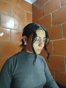 Amanda x1 online show from April 13, 2026, 8:02 pm