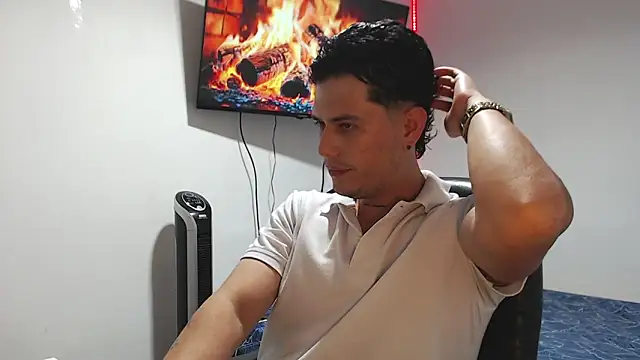 JUAN CAMILOXXX online show from April 15, 2026, 4:40 am