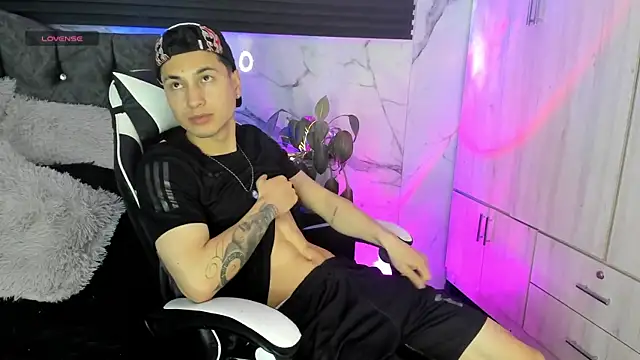 ThiagoFerrero Hot online show from April 10, 2026, 12:12 pm