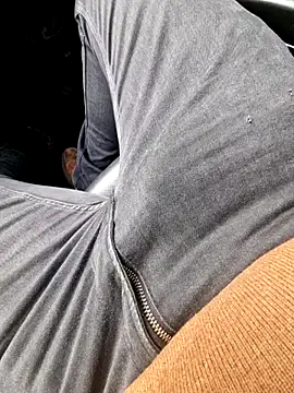 Snapshot of Activ1top chatting on April 4, 2026, 8:21 am Activ1top online show from April 4, 2026, 8:21 am