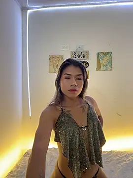 LexiCriimson77 online show from May 3, 2026, 1:11 am